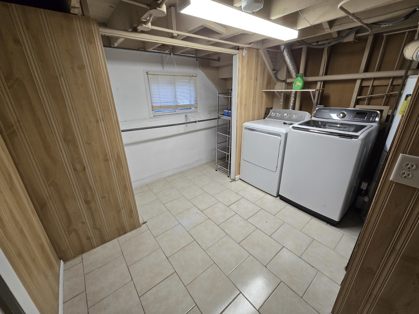185 Pick Avenue Elmhurst, IL 60126 - Photo 19 of 24 a utility room with dryer and washer
