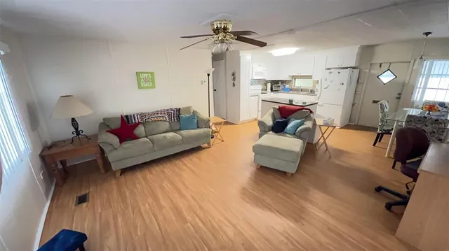 $1,400 | 4851 West Gandy Boulevard, Unit B2L19, Tampa, FL 33611