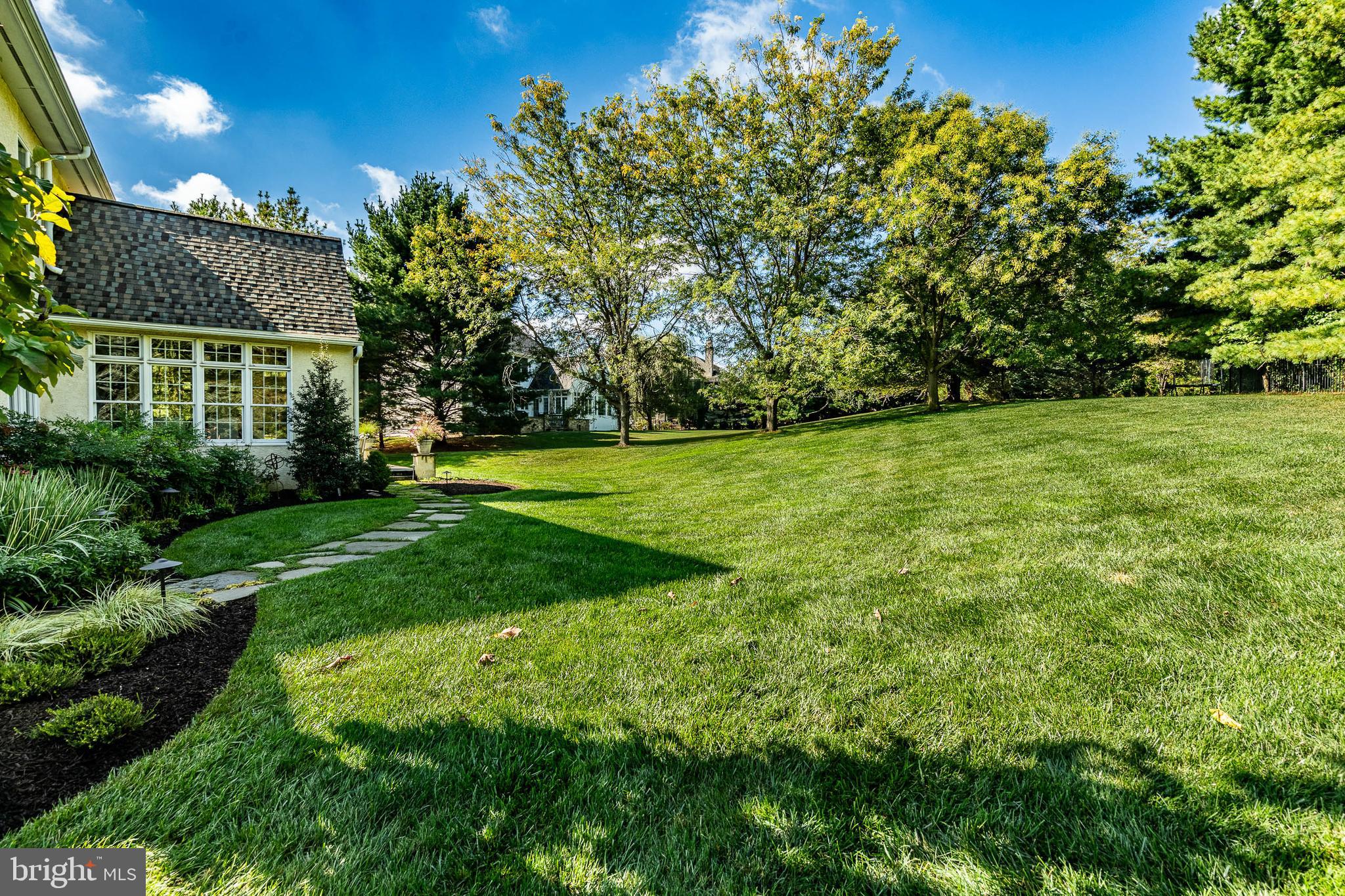 1048 Whitegate Road Wayne, PA 19087 - Photo 2 of 74