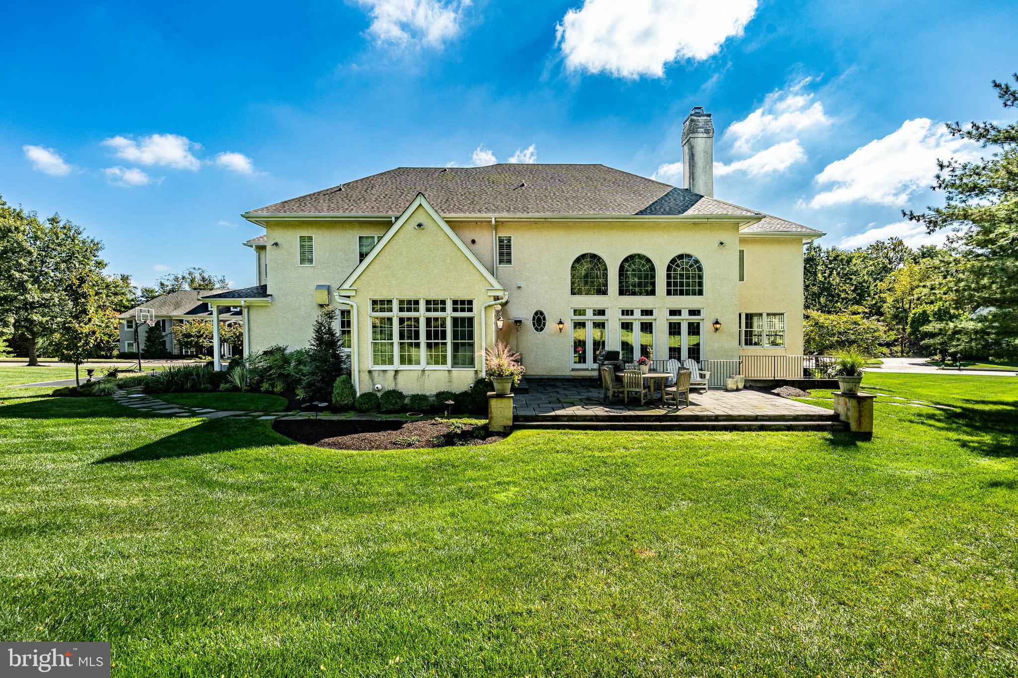 1048 Whitegate Road Wayne, PA 19087 - Photo 4 of 74