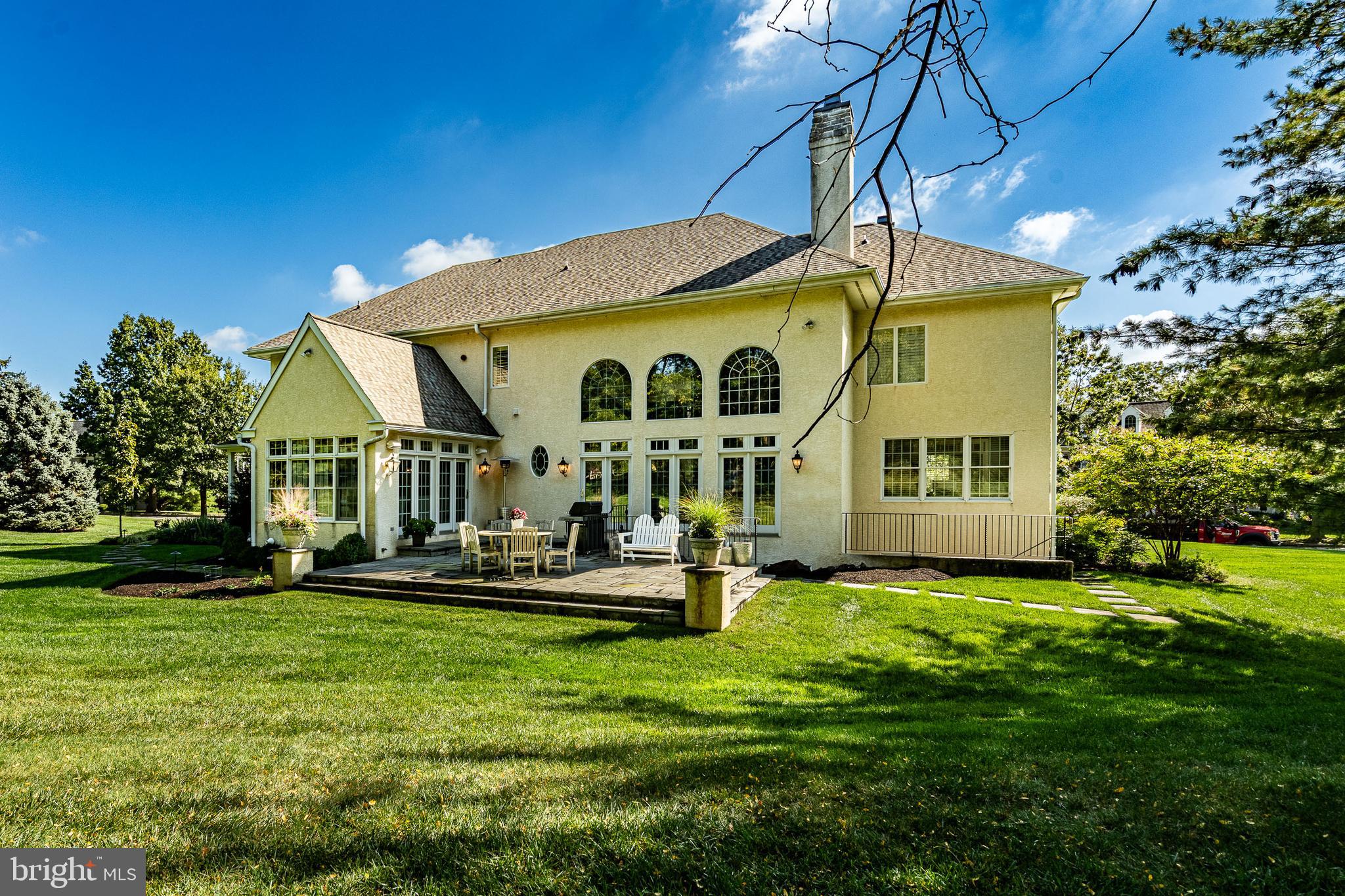 1048 Whitegate Road Wayne, PA 19087 - Photo 5 of 74