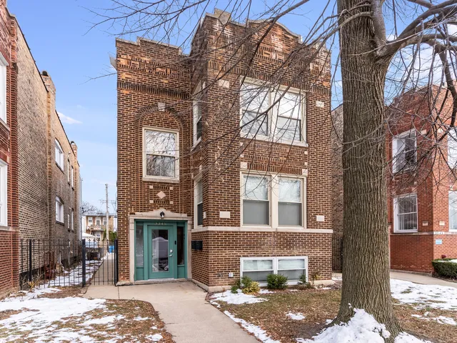 $2,200 | 3345 North Springfield Avenue, Unit 2, Chicago, IL 60618