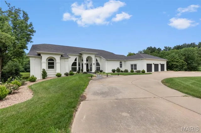 $899,999 | 237 Kensington Lane, Cape Girardeau, MO 63701