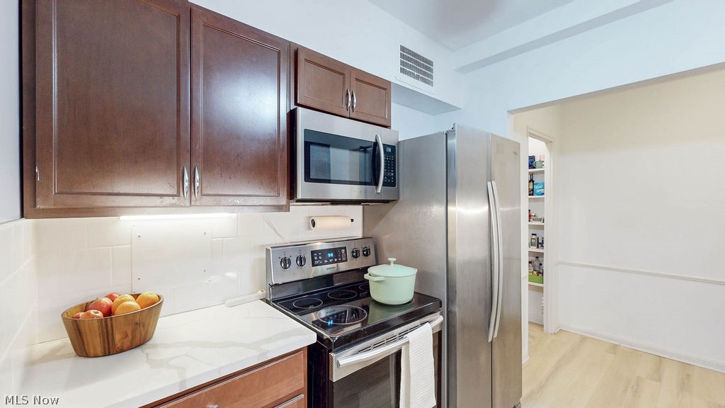 13800 Fairhill Road, Unit 203 Cleveland, OH 44120 - Photo 10 of 28 Alternate view of kitchen.