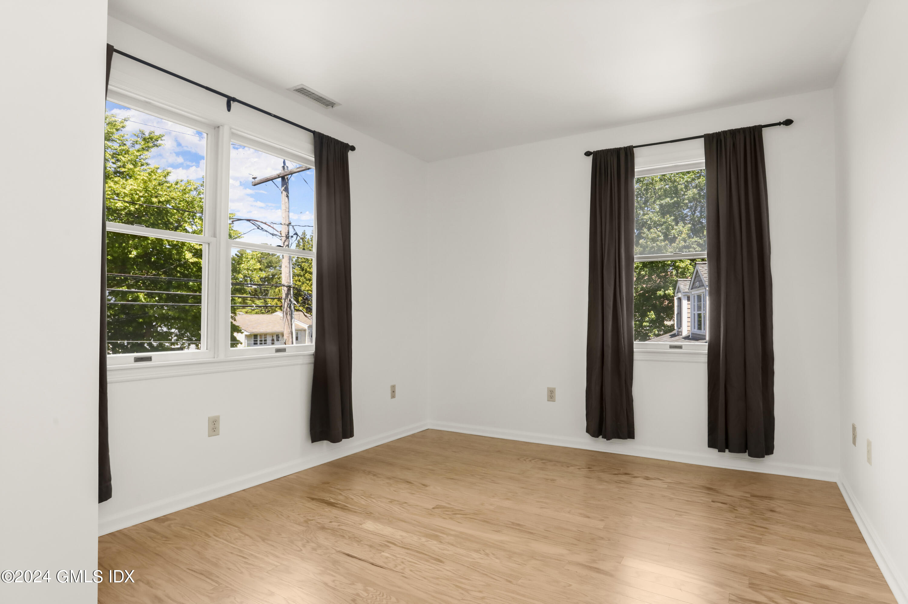 24 Sunshine Avenue Riverside, CT 06878 - Photo 15 of 20 a view of an empty room with a window