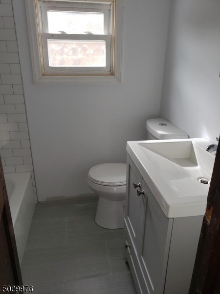 115 Pine Street, Unit 3 Elizabeth Port, NJ 07206 - Photo 3 of 3