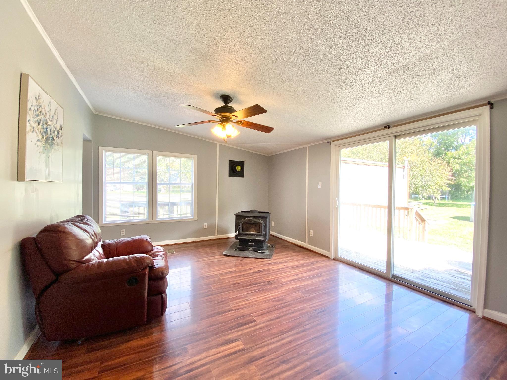 100 Christopher Road Warwick, MD 21912 - Photo 12 of 31 Family room with sliders to back deck