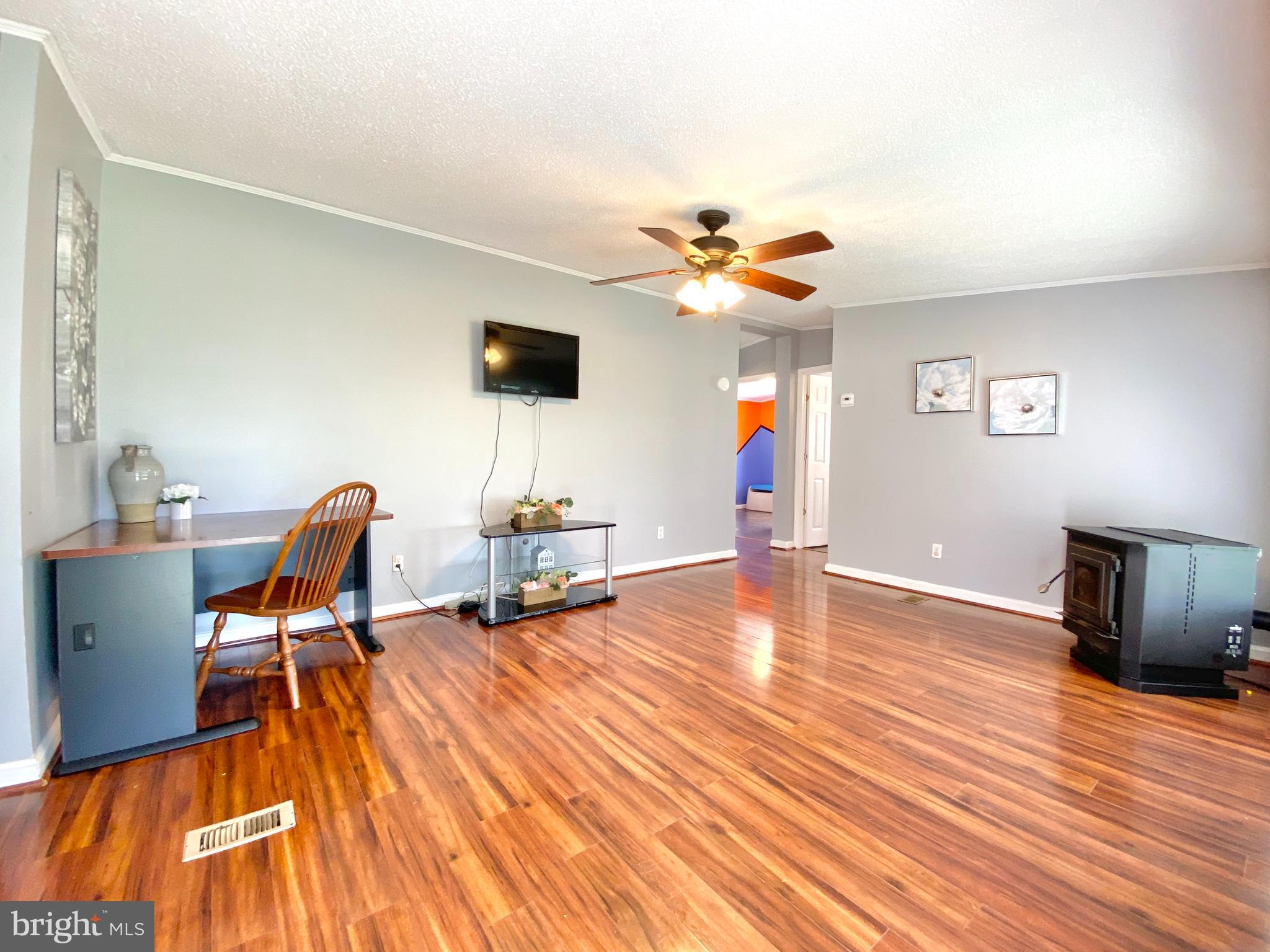 100 Christopher Road Warwick, MD 21912 - Photo 5 of 31 Living room