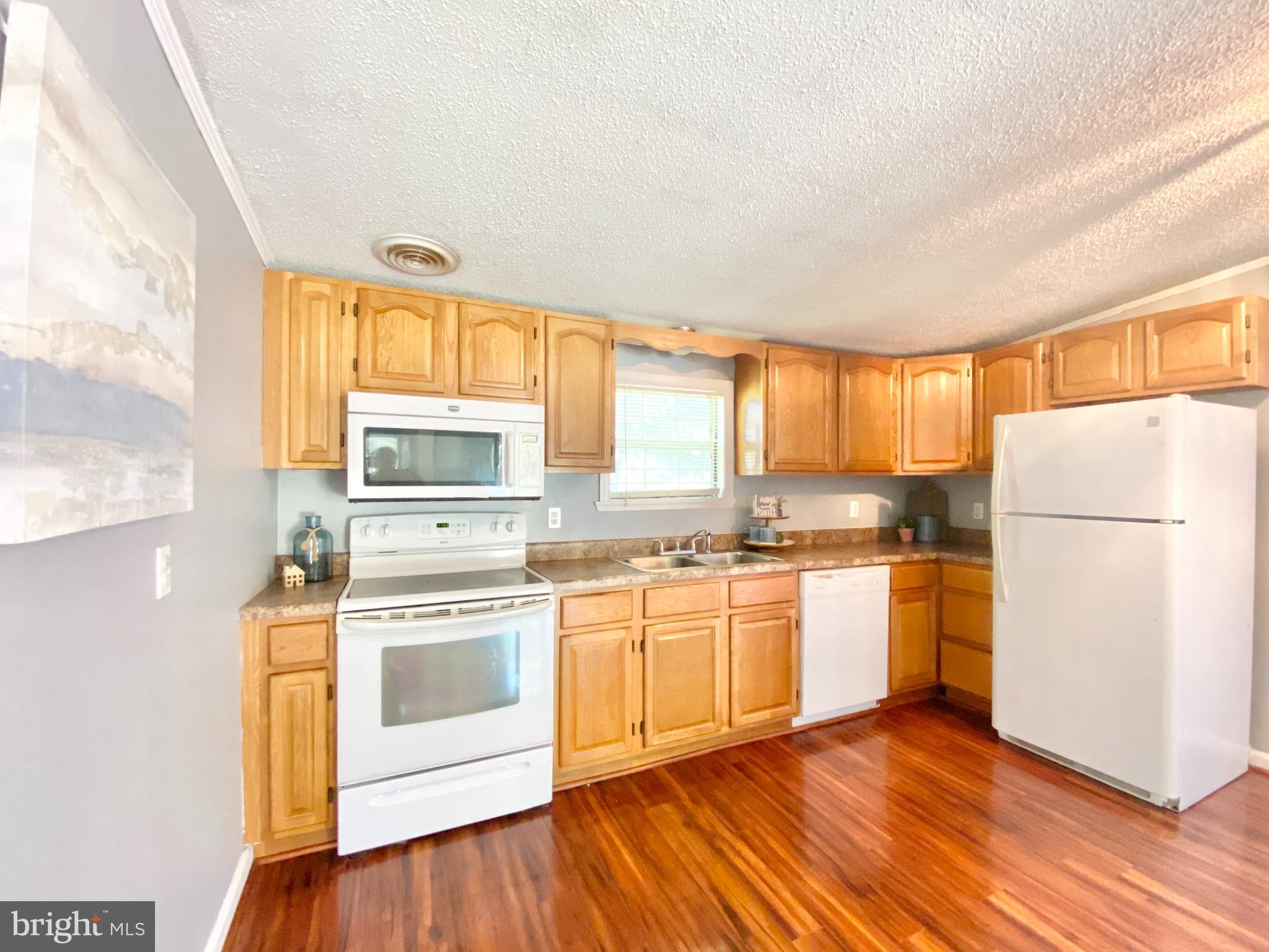 100 Christopher Road Warwick, MD 21912 - Photo 10 of 31 Ample cabinet space in kitchen