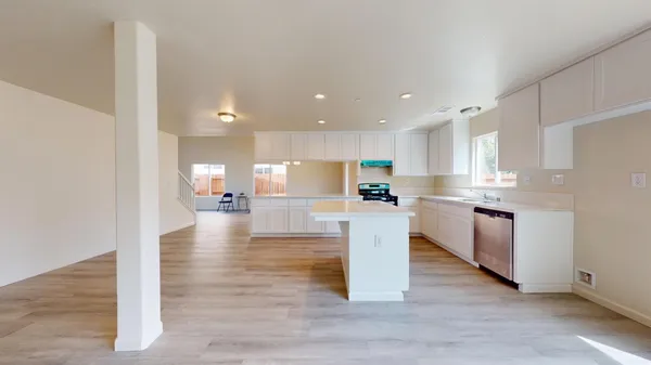 $594,950 | 5630 Landon Lane, Riverbank, CA 95367