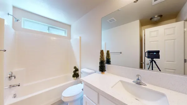 $594,950 | 5630 Landon Lane, Riverbank, CA 95367
