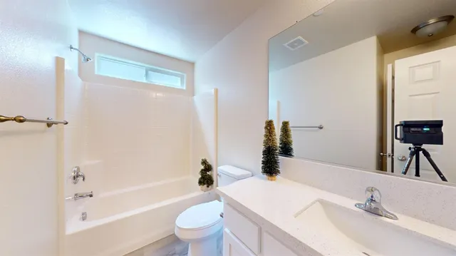 $589,950 | 5630 Landon Lane, Riverbank, CA 95367