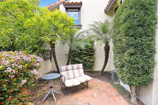 a view of a chair and table in the backyard