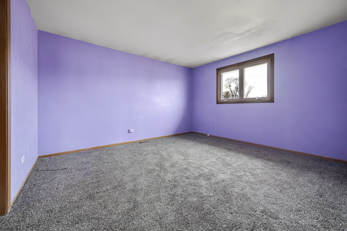 5916 West 127th Street Alsip, IL 60803 - Photo 14 of 22 a view of an empty room