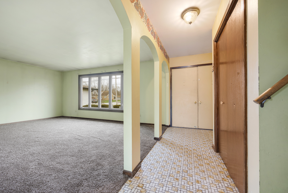 5916 West 127th Street Alsip, IL 60803 - Photo 3 of 22 an empty room with windows