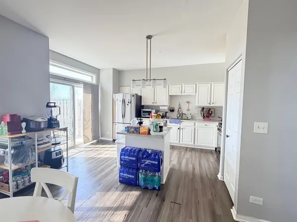 $2,900 | 2753 Cripple Creek Court, Naperville, IL 60564