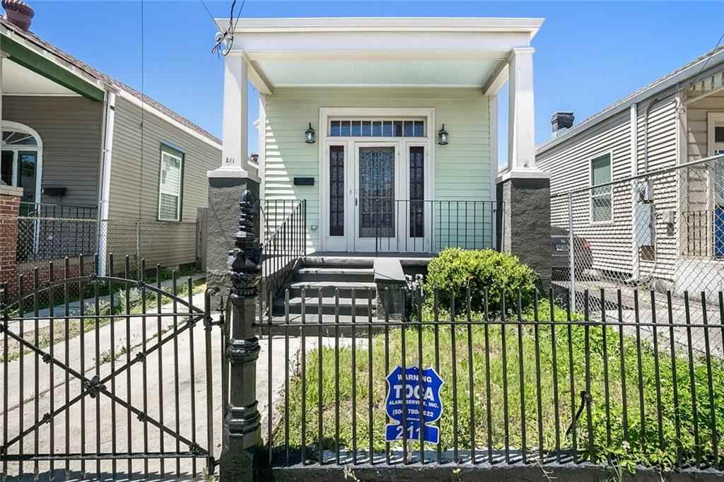211 North Rendon New Orleans, LA 70119 - Photo 1 of 19