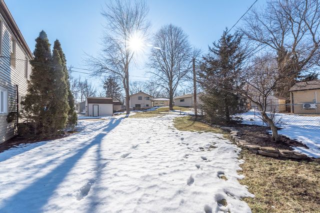 $380,000 | 1950 Hampton Road, Hoffman Estates, IL 60169