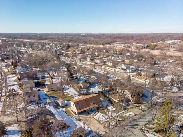 $380,000 | 1950 Hampton Road, Hoffman Estates, IL 60169