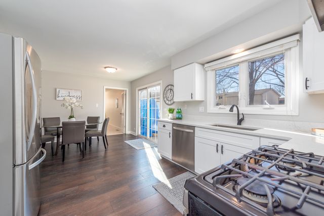 $380,000 | 1950 Hampton Road, Hoffman Estates, IL 60169