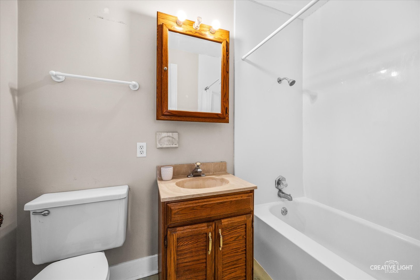 22 North Liberty Street, Unit 2 Elgin, IL 60120 - Photo 11 of 17