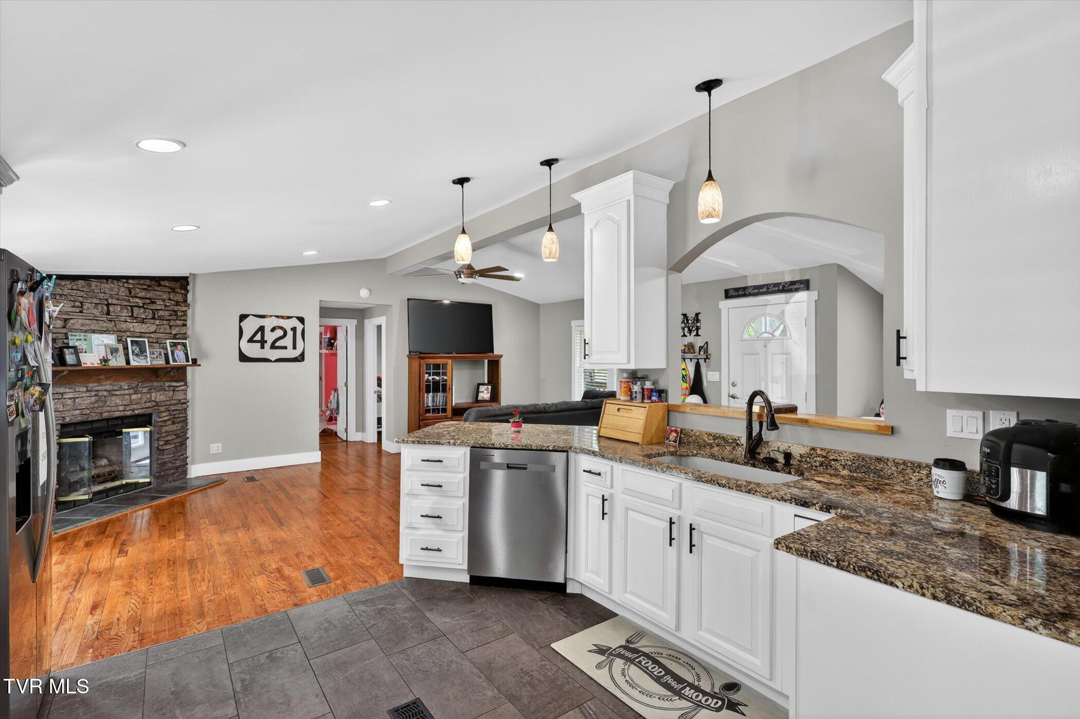 263 Big Springs Road Elizabethton, TN 37643 - Photo 13 of 38 13-263-Big-Springs-Rd-WindowStill-Photog