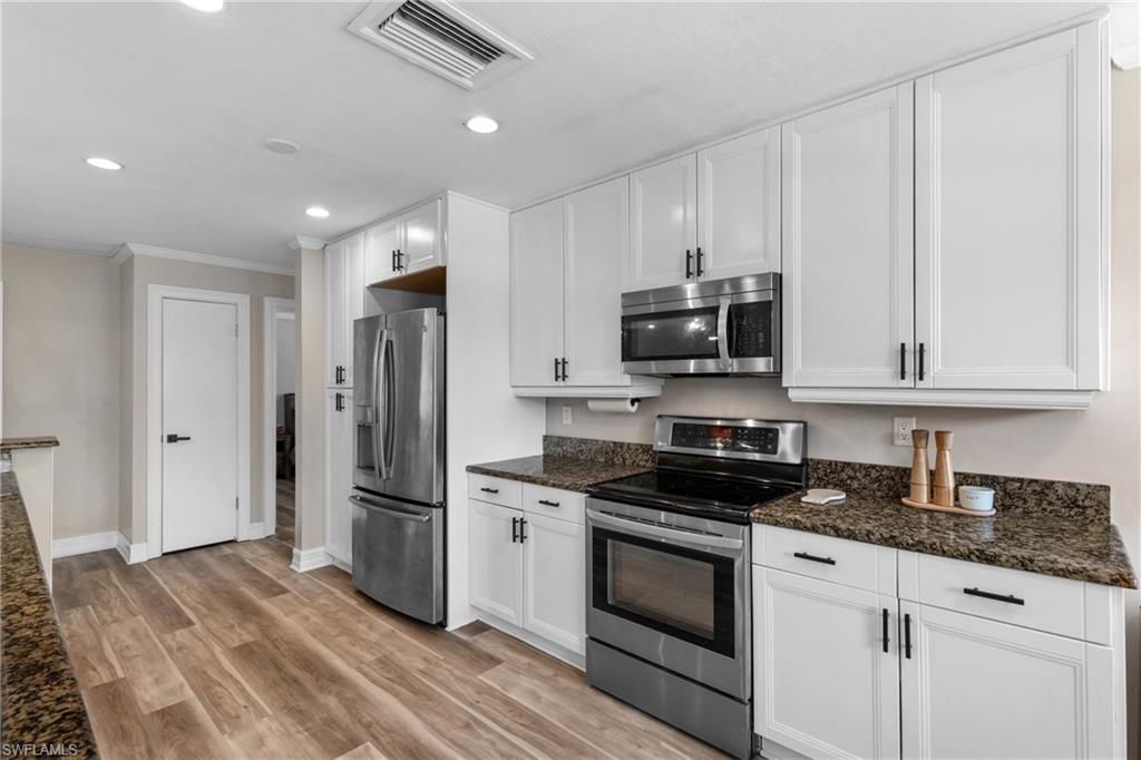 109 Doral Circle Naples, FL 34113 - Photo 7 of 17