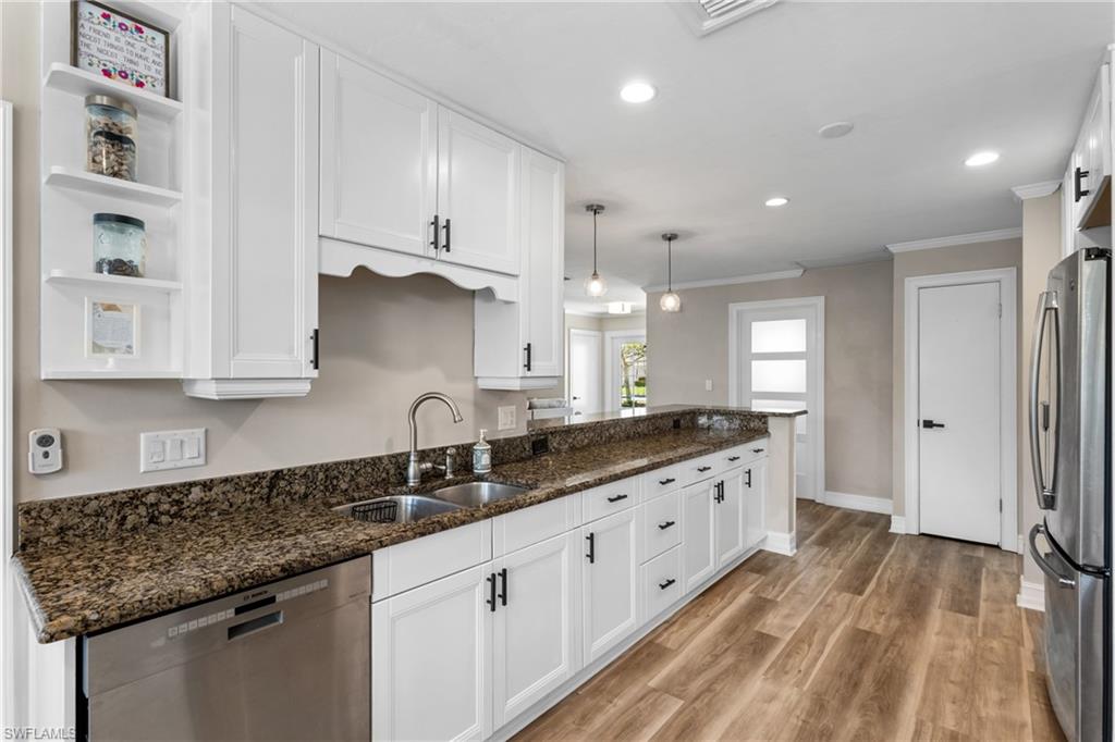 109 Doral Circle Naples, FL 34113 - Photo 8 of 17