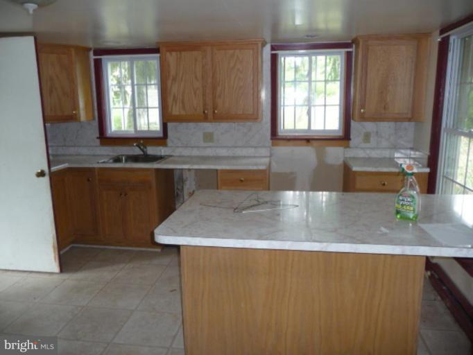 13944 Broadfording Church Road Hagerstown, MD 21740 - Photo 5 of 9 Kitchen