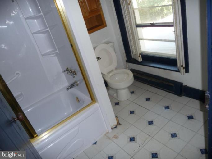 13944 Broadfording Church Road Hagerstown, MD 21740 - Photo 9 of 9 Bath #1