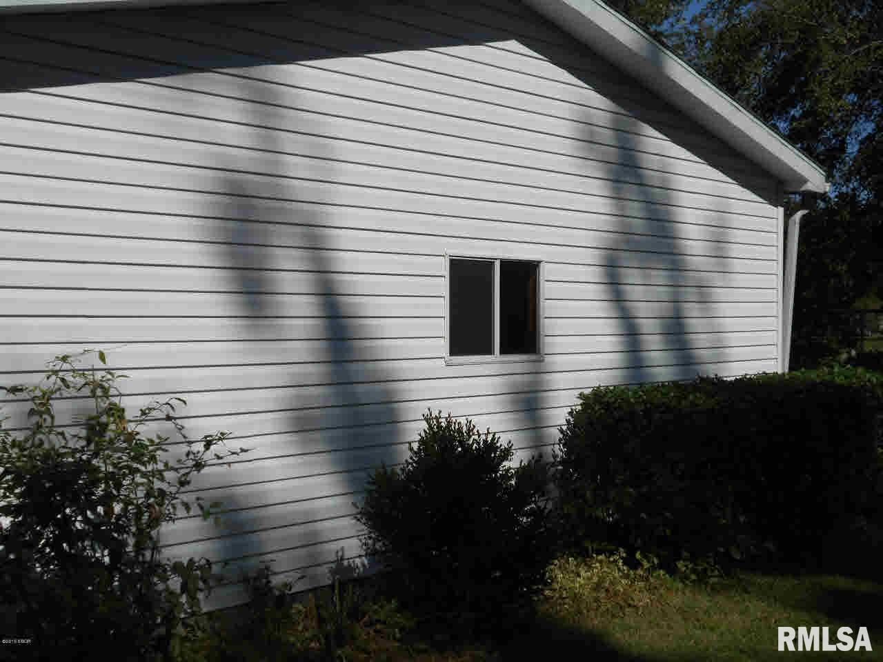 802 East 3rd Street Flora, IL 62839 - Photo 6 of 30 Gallery Image 6