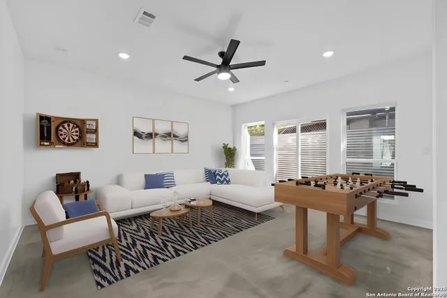 $2,400 | 106 Bank, Unit 101, San Antonio, TX 78204