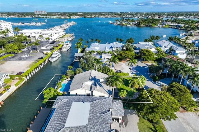 $5,850,000 | 675 15th Avenue South, Naples, FL 34102