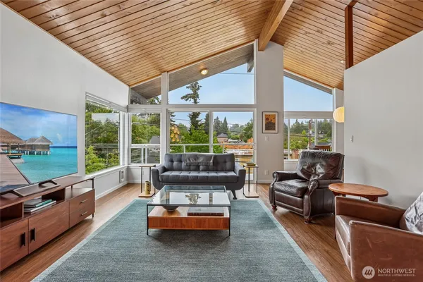 $539,000 | 5249 40th Avenue Northeast, Unit 404, Seattle, WA 98105