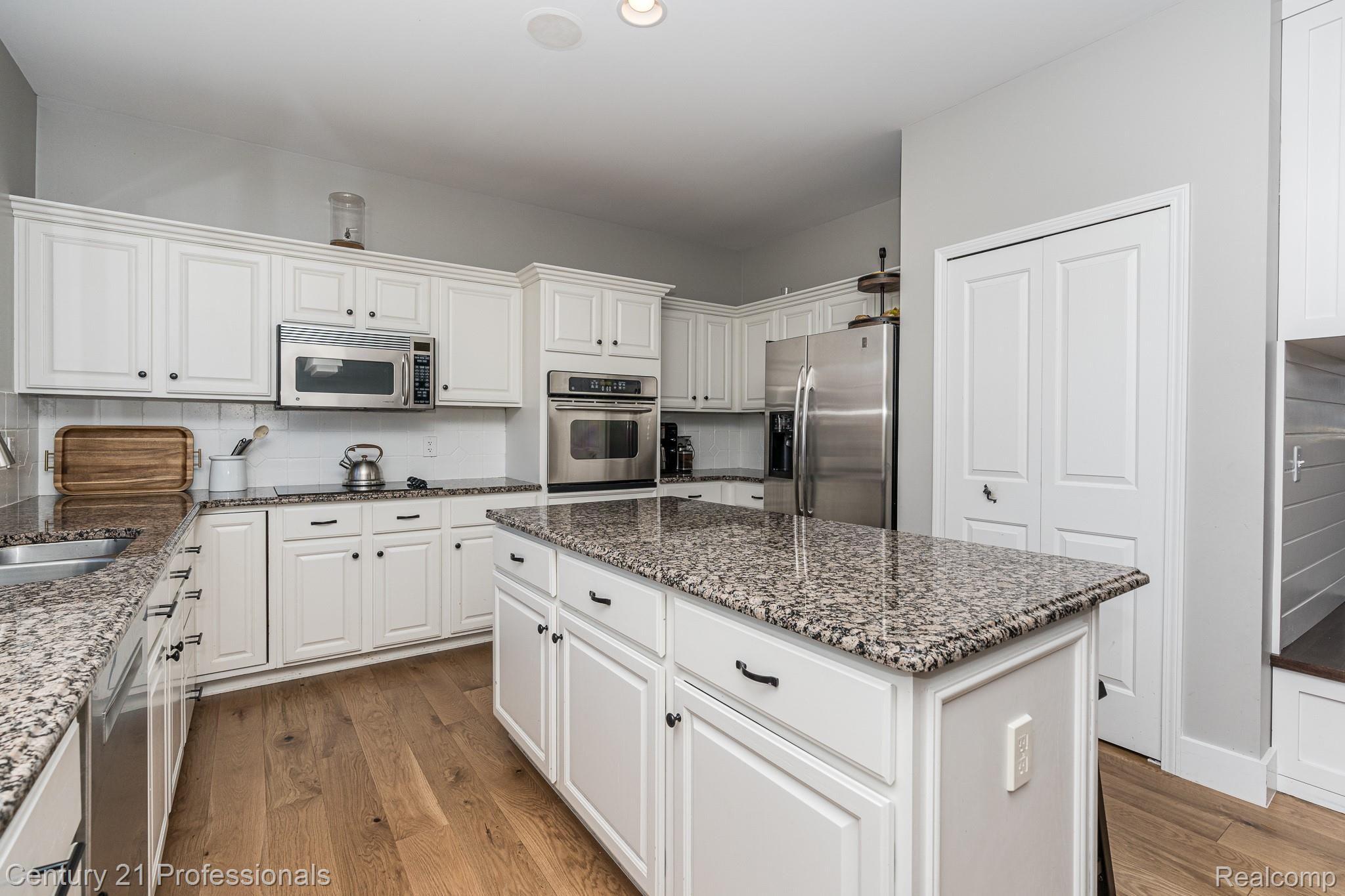 4245 Holly Lane Rochester, MI 48306 - Photo 7 of 48 kitchen 2.jpg