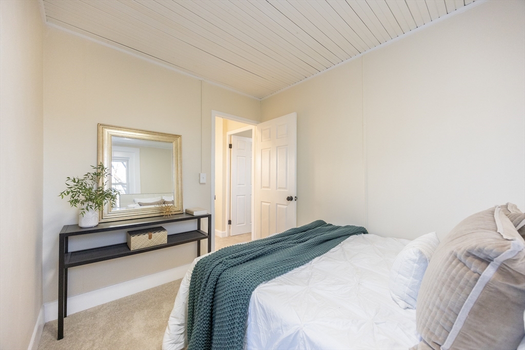 10 Hobamack Road Weymouth, MA 02191 - Photo 14 of 20