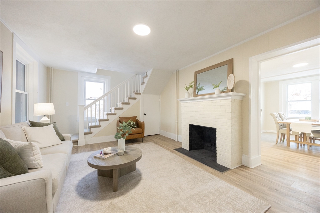 10 Hobamack Road Weymouth, MA 02191 - Photo 3 of 20