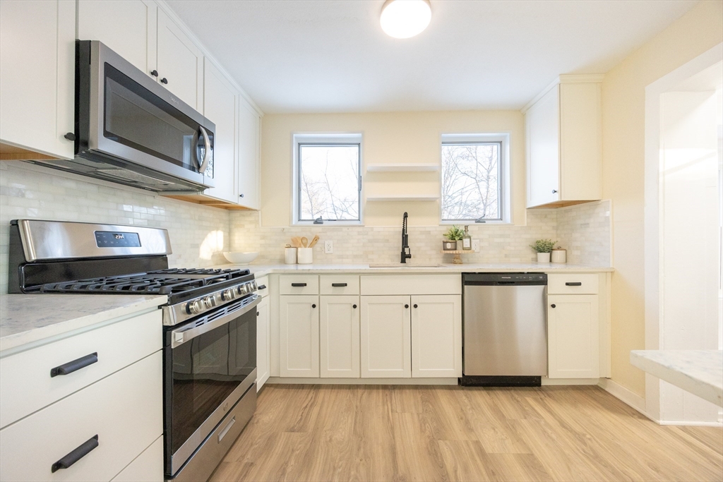 10 Hobamack Road Weymouth, MA 02191 - Photo 9 of 20