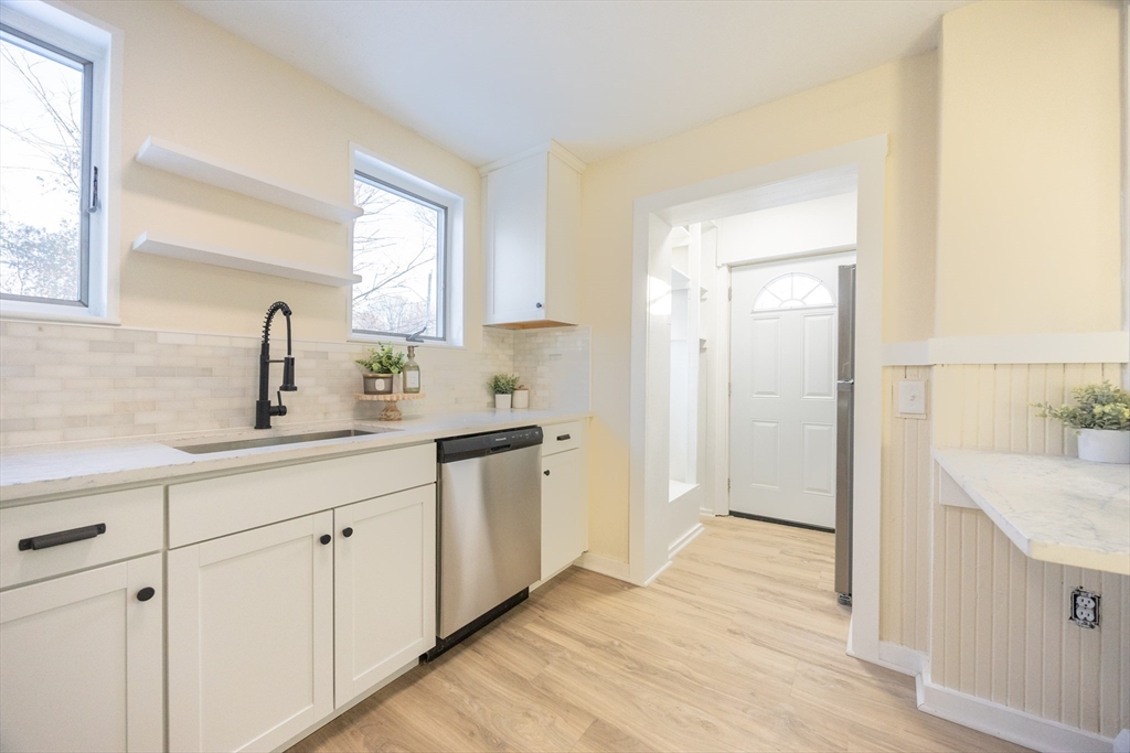 10 Hobamack Road Weymouth, MA 02191 - Photo 10 of 20