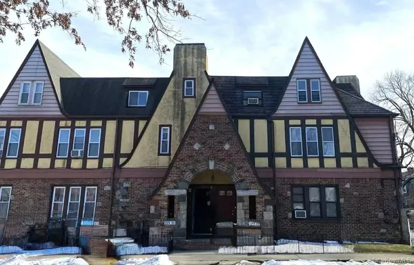 $2,800 | 204-06 42nd Avenue, Unit 2 | Auburndale