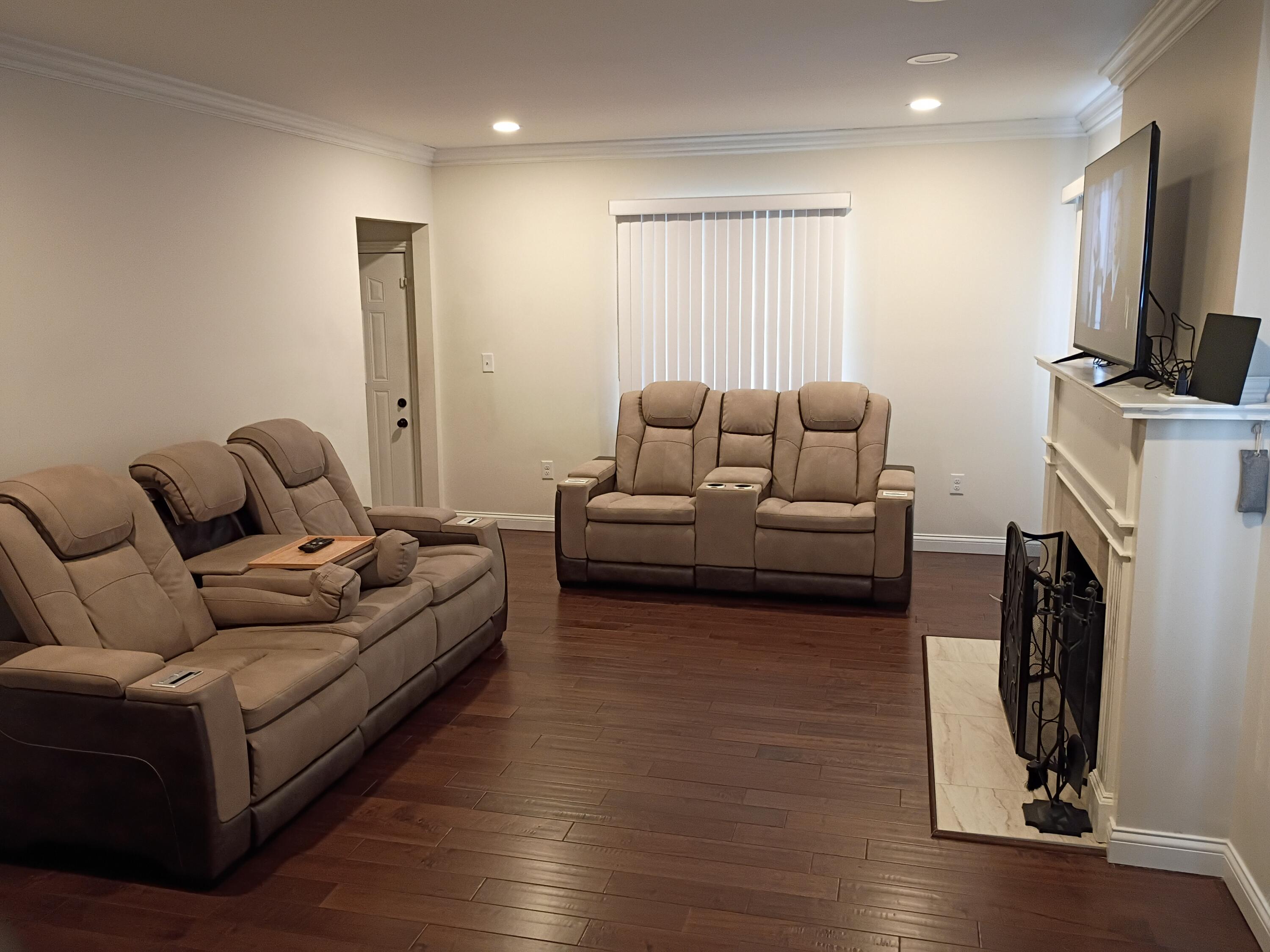 11115 Wayburn Street Detroit, MI 48224 - Photo 4 of 19 Living Room