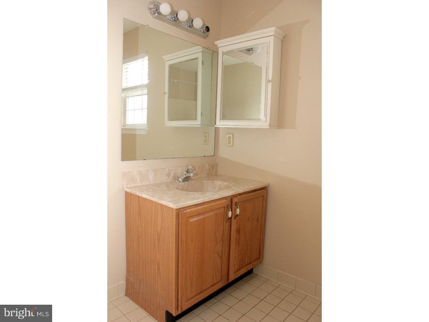 744 Rutland Court Sewell, NJ 08080 - Photo 17 of 24 Bathroom
