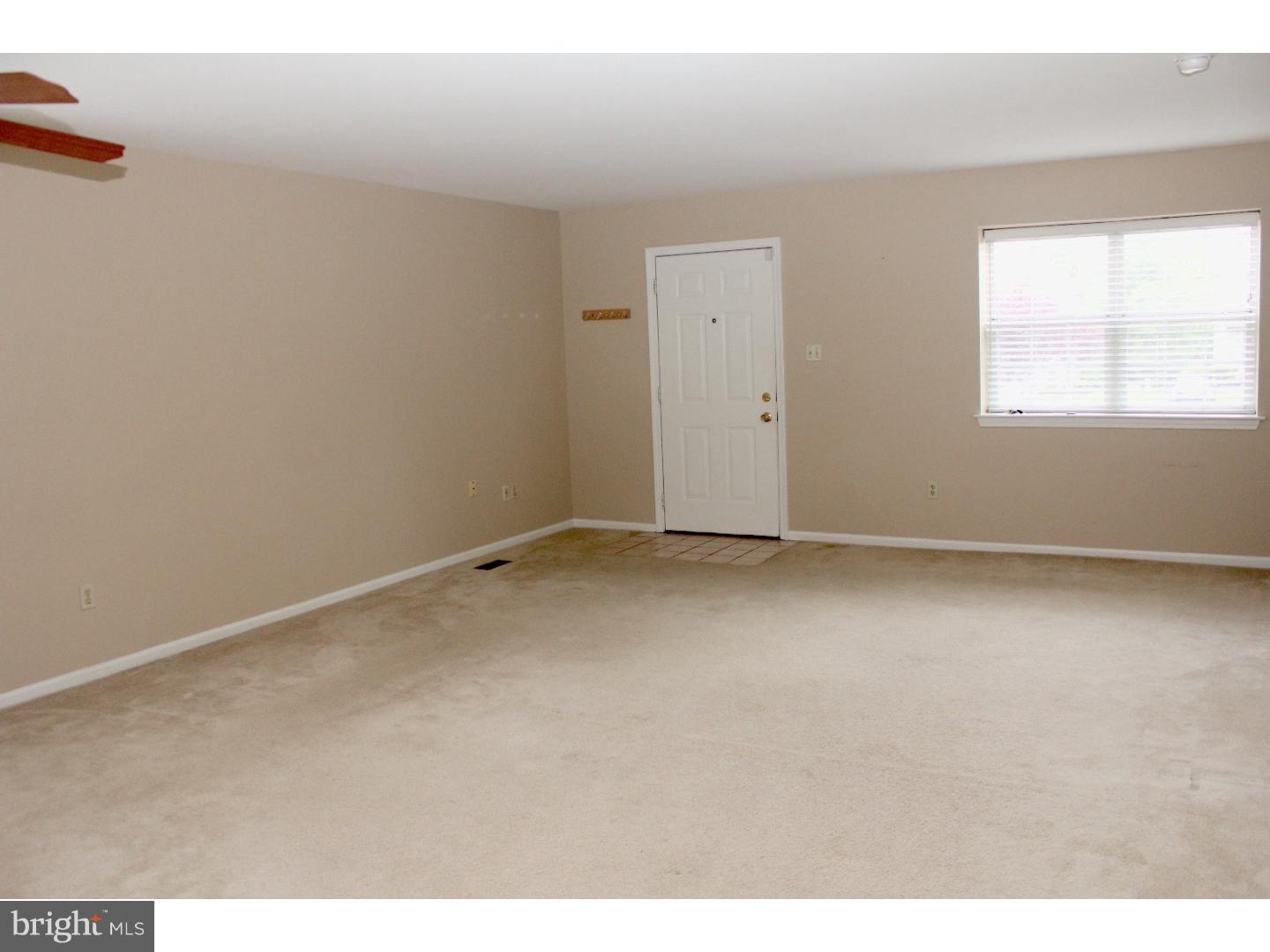 744 Rutland Court Sewell, NJ 08080 - Photo 6 of 24 Living Room