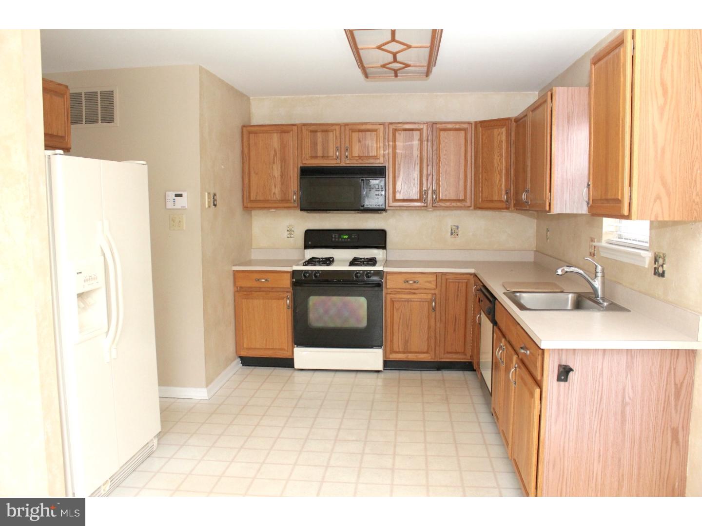 744 Rutland Court Sewell, NJ 08080 - Photo 7 of 24 Kitchen