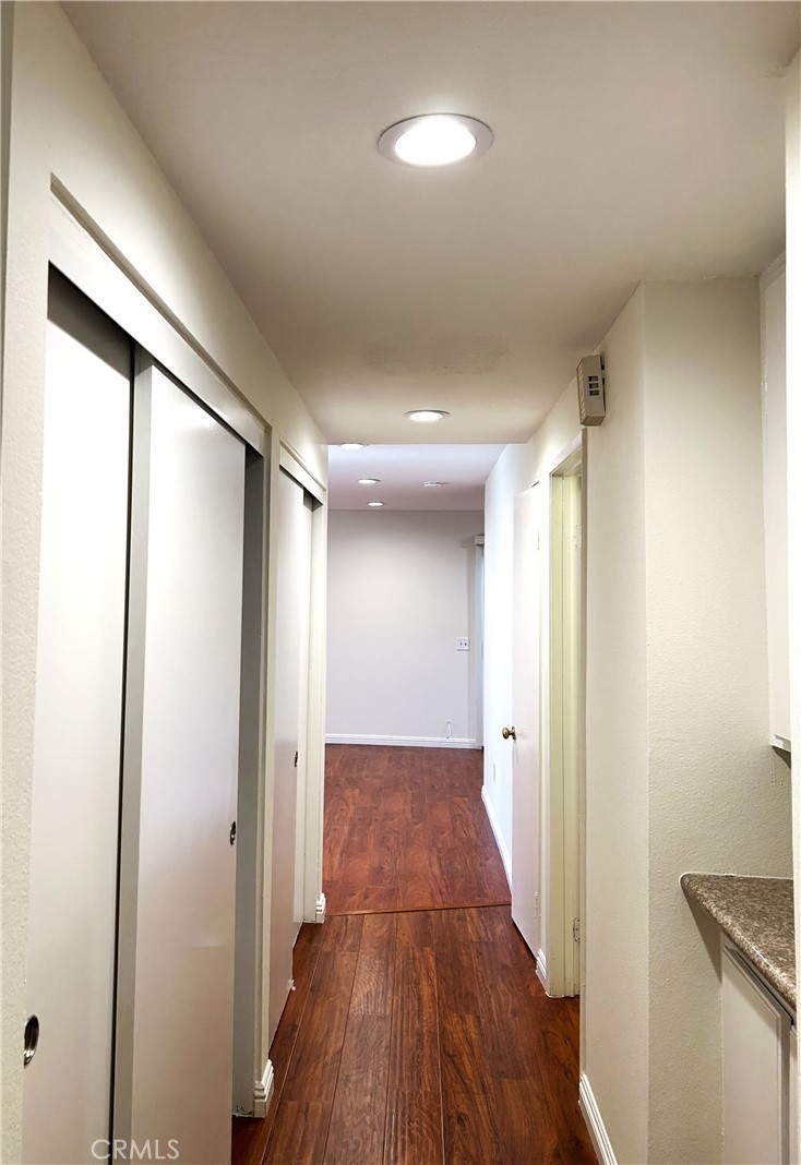 1326 Wheaton Way Riverside, CA 92507 - Photo 9 of 16 Hallway