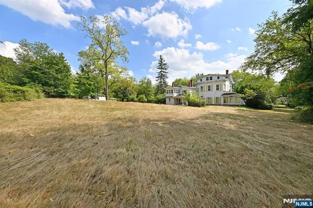 a view of an outdoor space and a yard