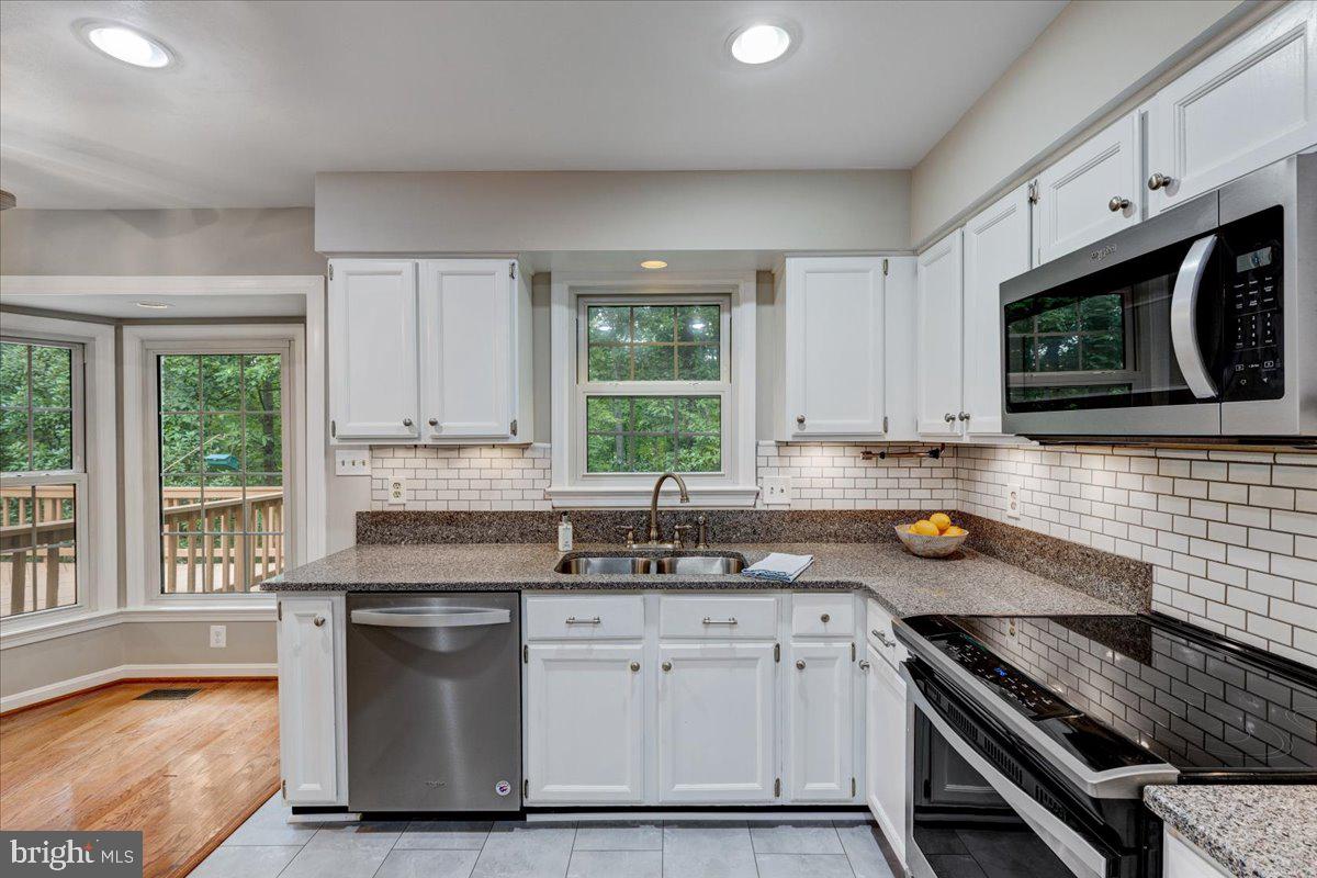 6819 Bluecurl Circle Springfield, VA 22152 - Photo 12 of 46 Kitchen