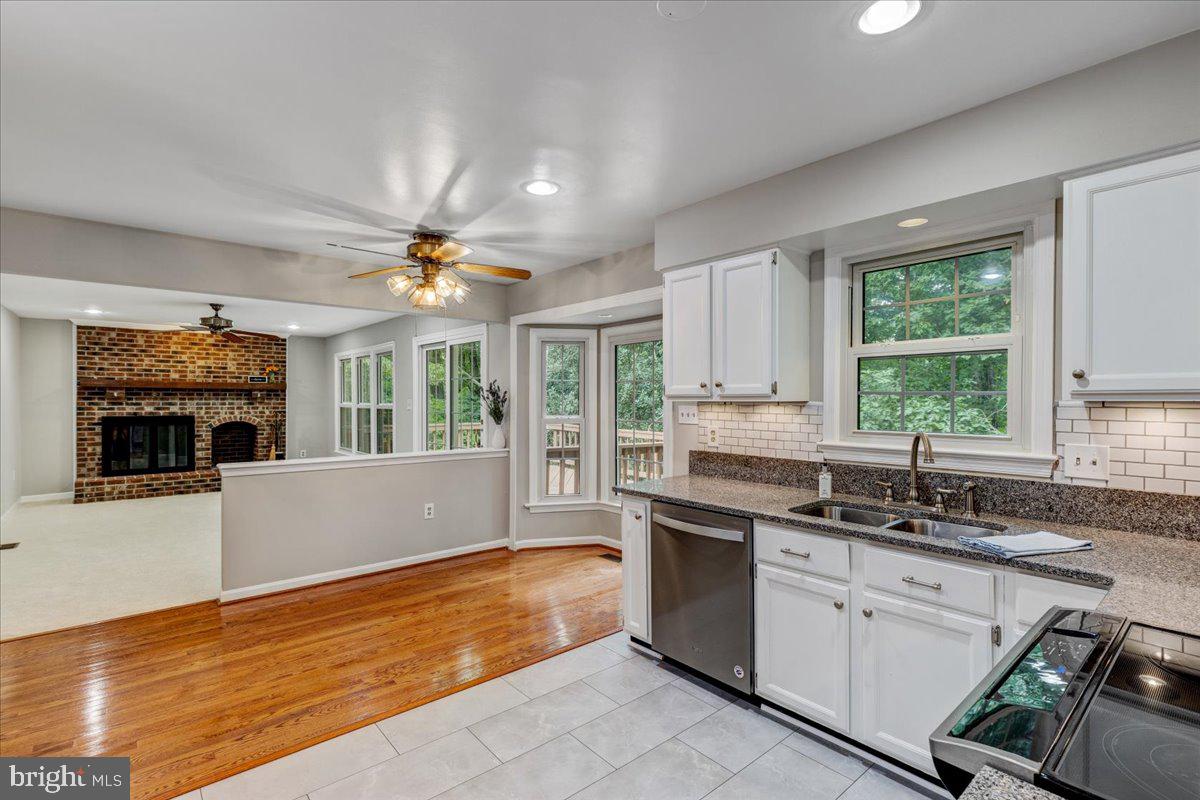 6819 Bluecurl Circle Springfield, VA 22152 - Photo 13 of 46 Kitchen