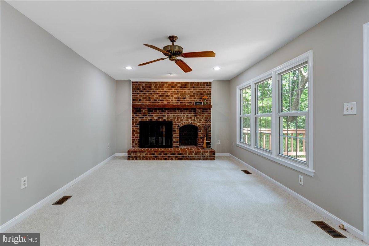 6819 Bluecurl Circle Springfield, VA 22152 - Photo 20 of 46 Family Room