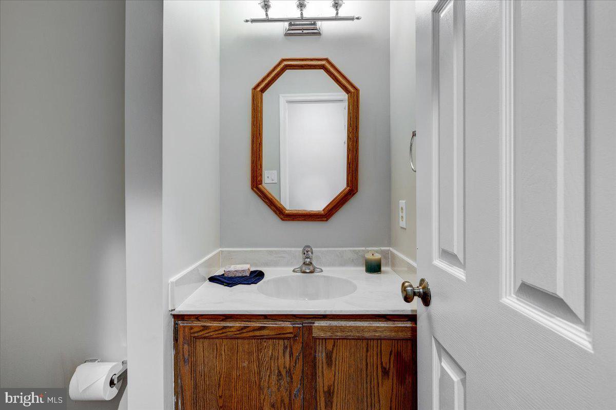 6819 Bluecurl Circle Springfield, VA 22152 - Photo 21 of 46 Main Level Powder Room
